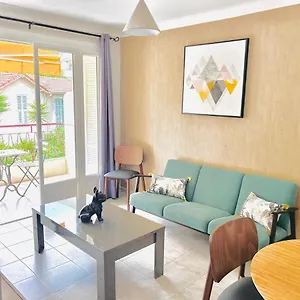 2-bedroom-flat-cannes-center-with-balcony-la-croisette.fr-provencehotel.com/